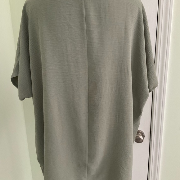 Perfect Peach -WOVEN AIRFLOW V-NECK DOLMAN TOP - Sage - Picture 3 of 9